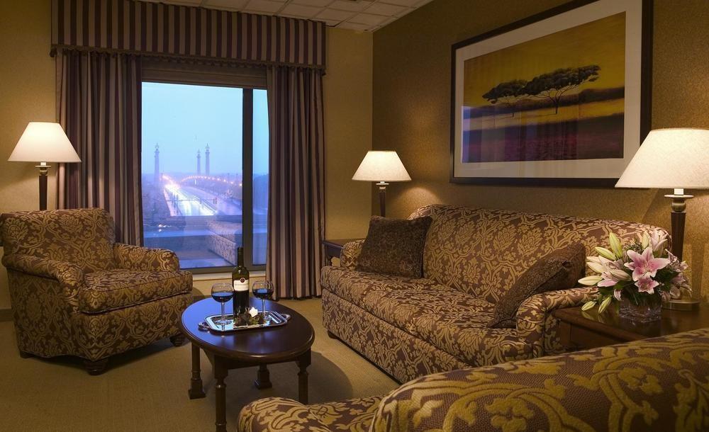 Sheraton Springfield Monarch Place Hotel Esterno foto